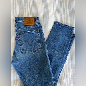 Levi’s High Waisted Jeans - medium wash,size 26